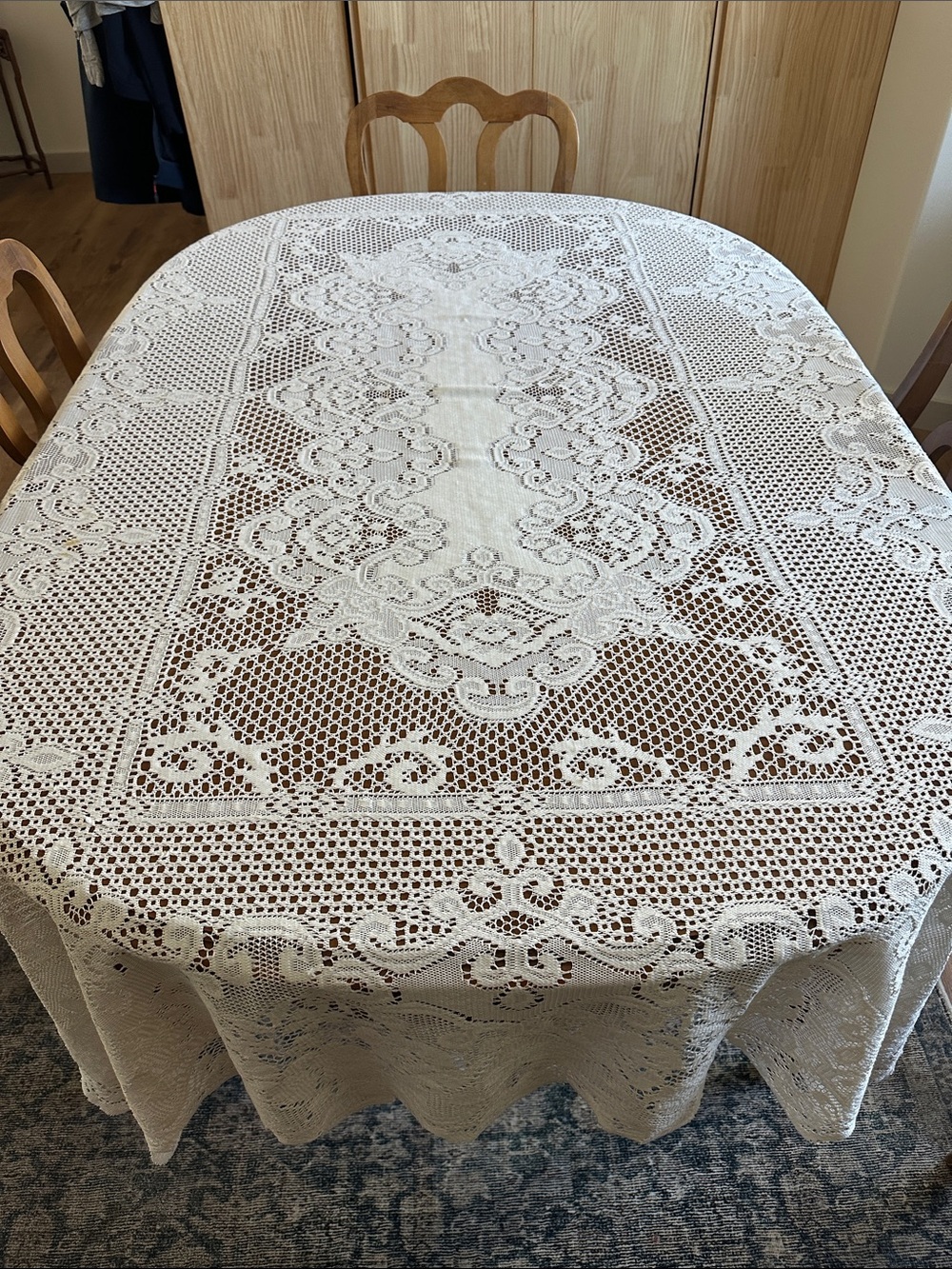 Vintage Cream Lace Tablecloth - Elegant Floral & Geometric Pattern, Scalloped Ed